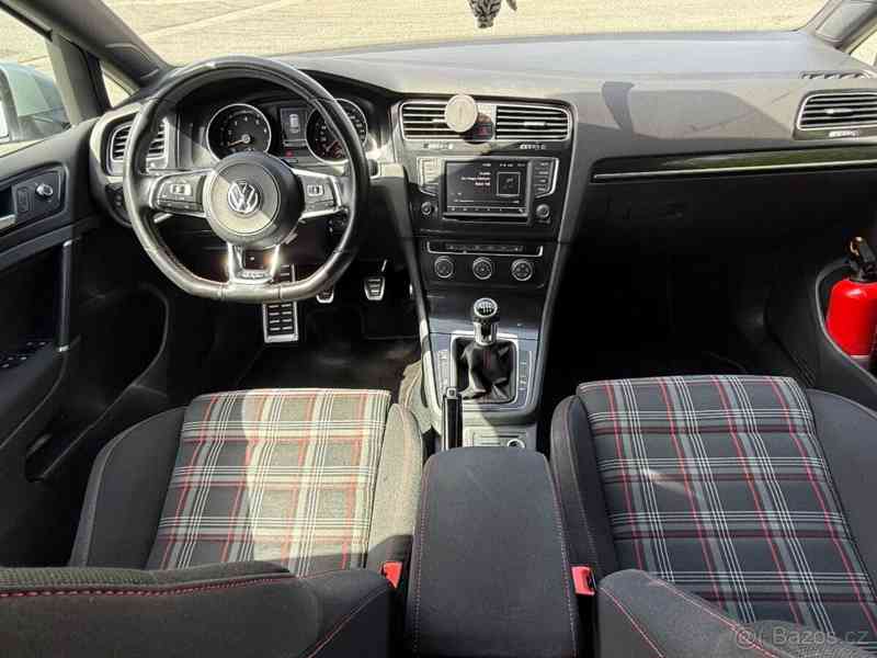 Volkswagen Golf 2,0   GTI Manuální ruční brzda - foto 6
