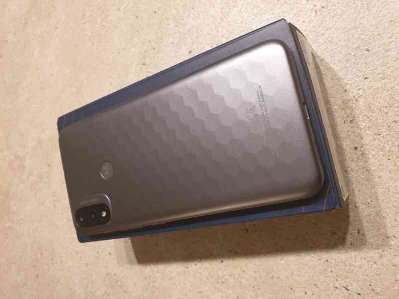 Motorola Moto E20 2GB/32GB Graphite Grey7x a Coastal Blue1x - foto 3