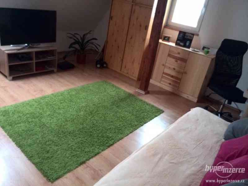 Podkrovní byt 1+kk (60m2) v rodinném domku - foto 4