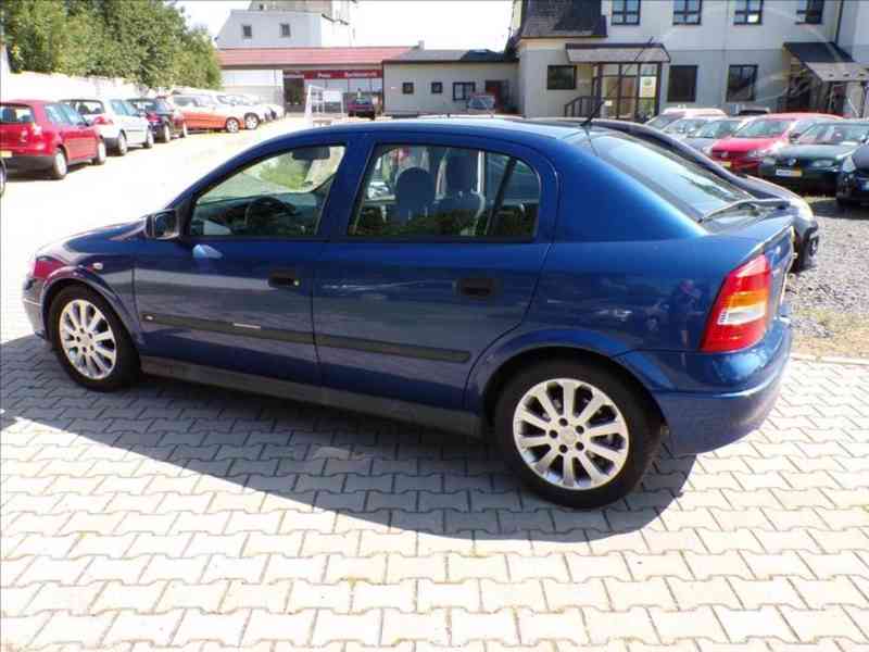 Opel Astra 1,8 i16V SPORT - foto 4