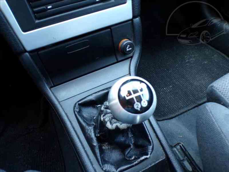 Opel Astra 1,8 i16V SPORT - foto 8