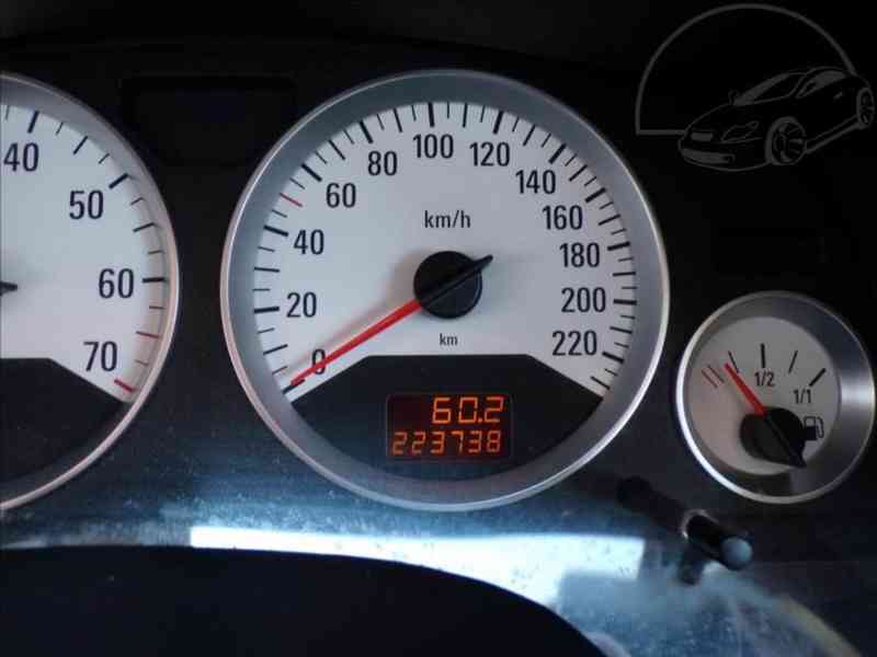 Opel Astra 1,8 i16V SPORT - foto 6