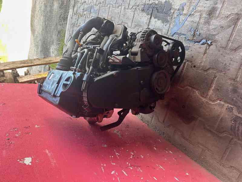 Prodám motor 1,8 8V 66KW typ LFX Peugeot a Citroen - foto 2