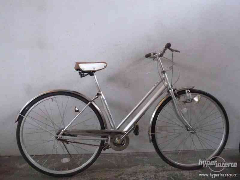 Městské retro jízdní kolo - city bike - foto 1