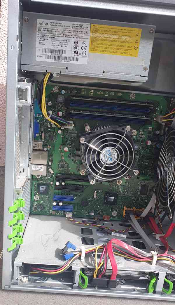Server Fujitsu Primergy TX100 S3p - 2ks - foto 3