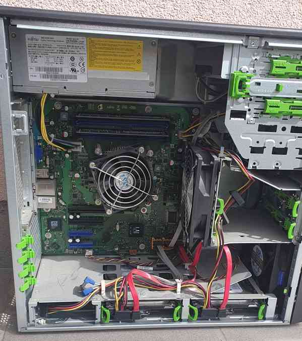 Server Fujitsu Primergy TX100 S3p - 2ks - foto 2