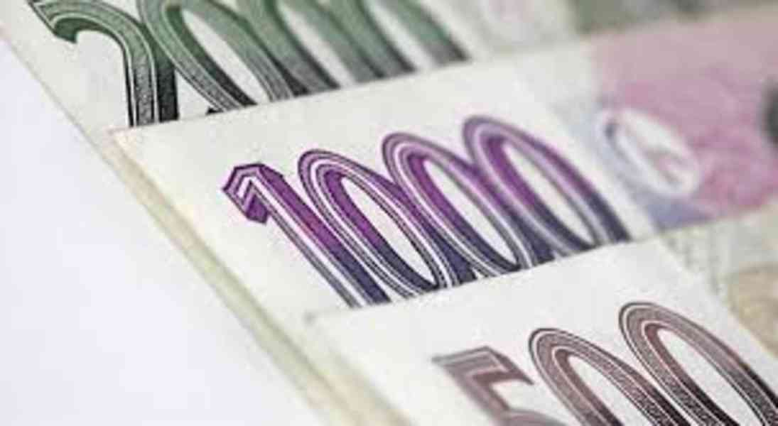 PŮJČKY, ÚVĚRY A FINANCOVÁNÍ