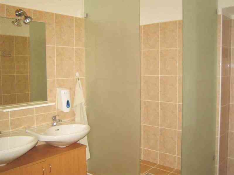 1 STUDENTKA, 3.lůž. pokoj, dívčí 3+1, pračka, centrum - foto 2