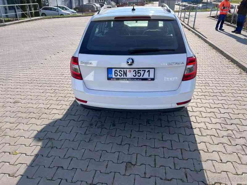 Škoda Octavia 1,6   3 - foto 5