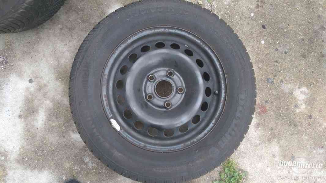 Zimní pneu Barum + Michelin , včetně disků - foto 3