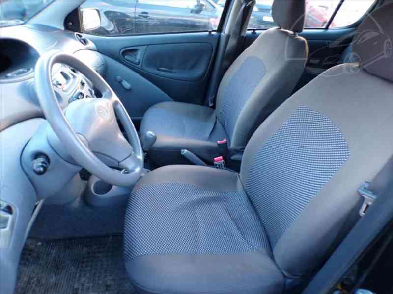 Toyota Yaris 1,0 VVT-i POSILOVAČ ŘÍZENÍ - foto 7