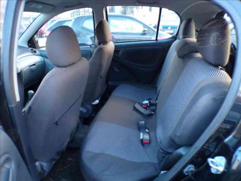 Toyota Yaris 1,0 VVT-i POSILOVAČ ŘÍZENÍ - foto 8