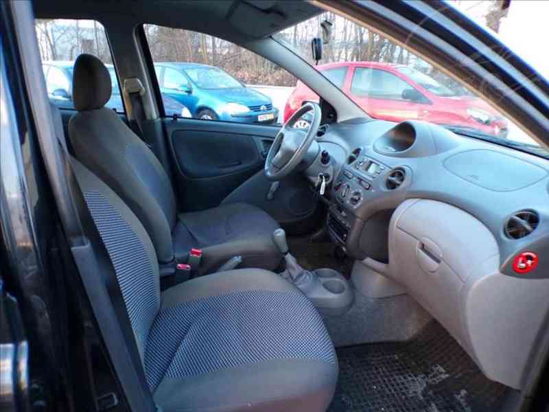 Toyota Yaris 1,0 VVT-i POSILOVAČ ŘÍZENÍ - foto 11