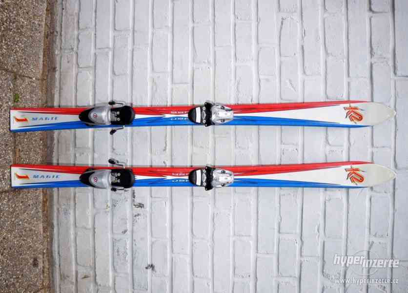 Carvingové dětské lyže 130 cm K2 USA, málo jeté.