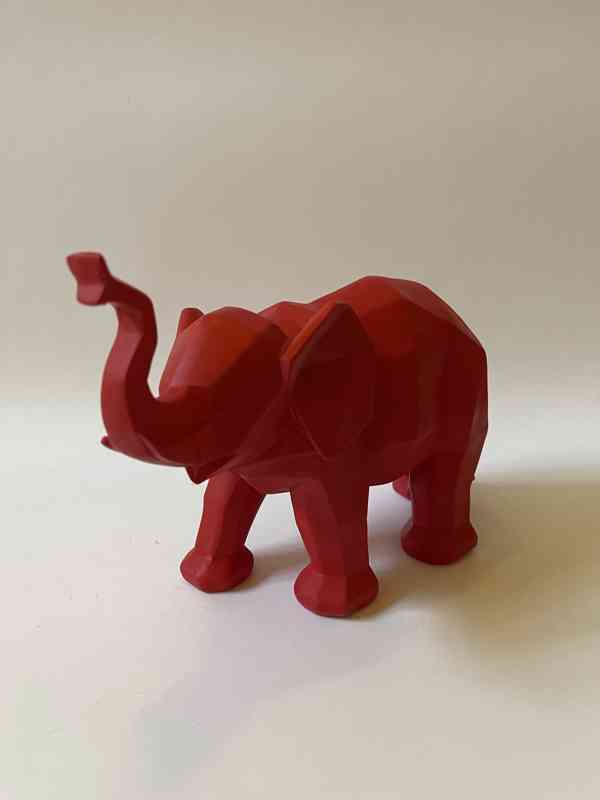 Červený slon - socha - foto 4