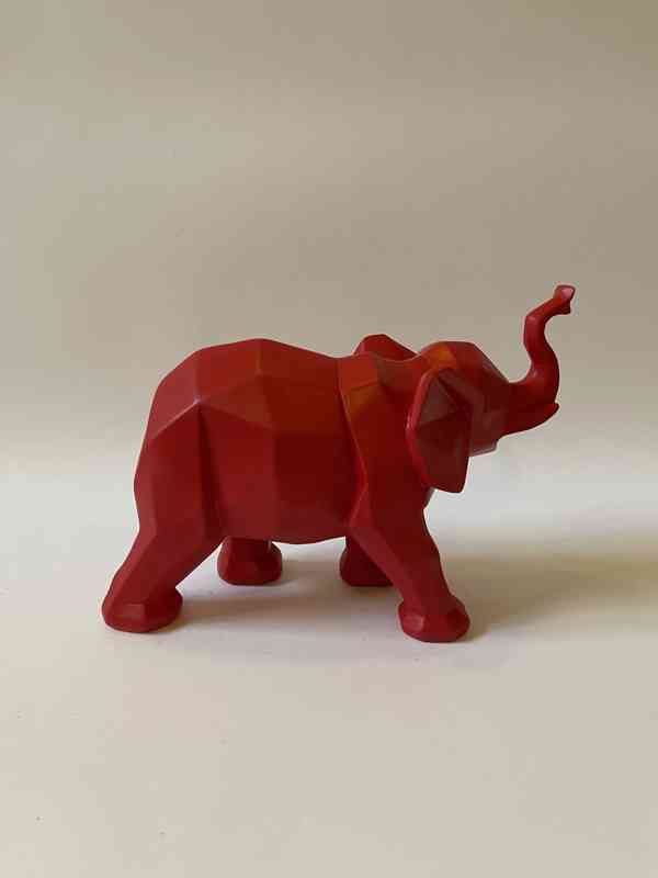 Červený slon - socha - foto 3