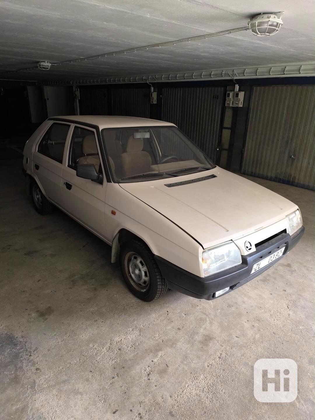 Škoda Favorit 136 LS, r. 1990, 29 400km, 1.majitel, STK 2028 - foto 1