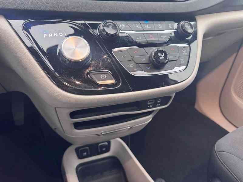 Chrysler Pacifica 3,6 Radar Adaptemp L-Plus Látka 2020 - foto 16