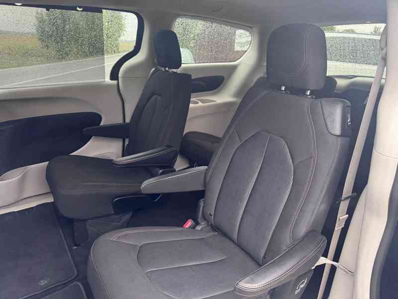 Chrysler Pacifica 3,6 Radar Adaptemp L-Plus Látka 2020 - foto 11