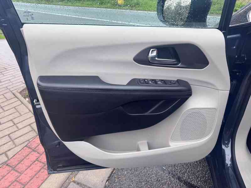 Chrysler Pacifica 3,6 Radar Adaptemp L-Plus Látka 2020 - foto 13
