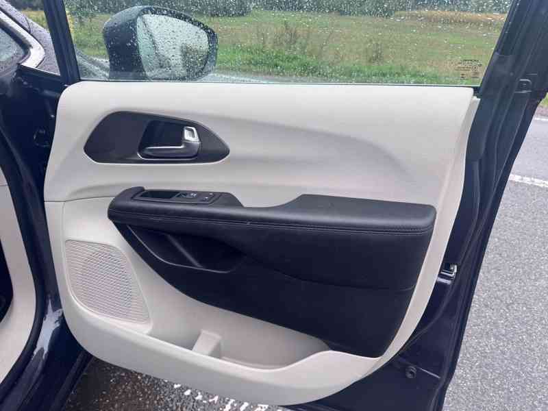 Chrysler Pacifica 3,6 Radar Adaptemp L-Plus Látka 2020 - foto 9