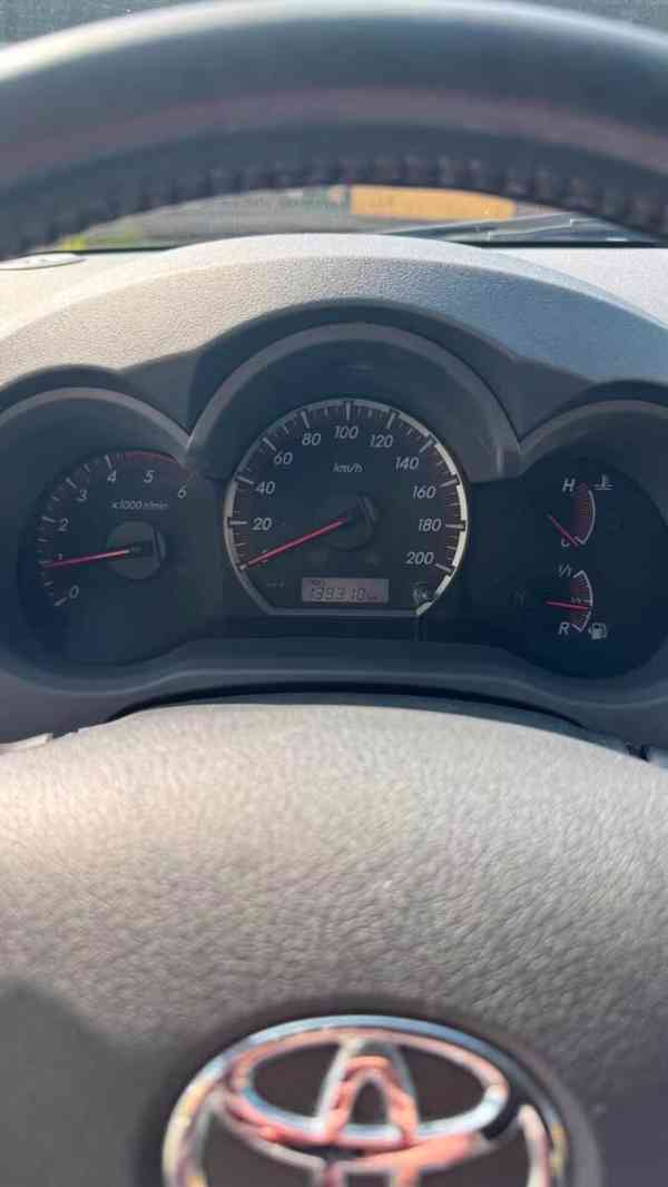 Toyota Hilux 3.0 D4D manuál 126kw - foto 6