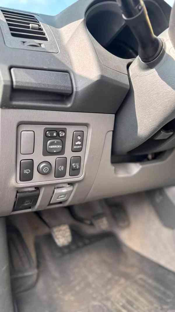 Toyota Hilux 3.0 D4D manuál 126kw - foto 8