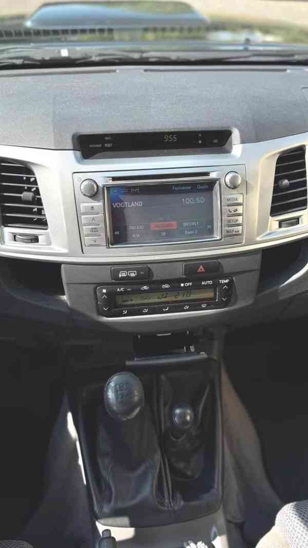Toyota Hilux 3.0 D4D manuál 126kw - foto 3