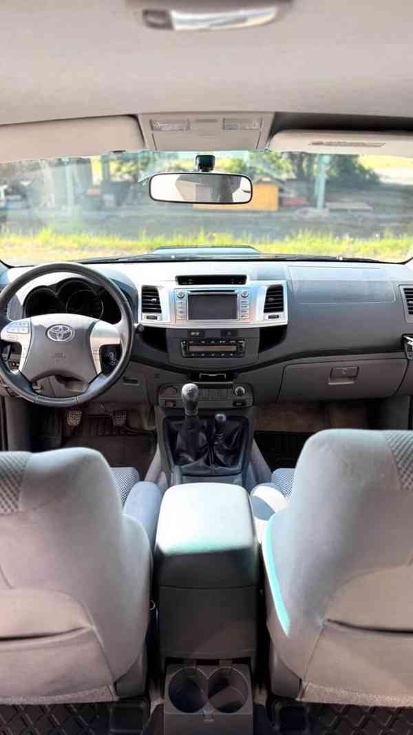 Toyota Hilux 3.0 D4D manuál 126kw - foto 4