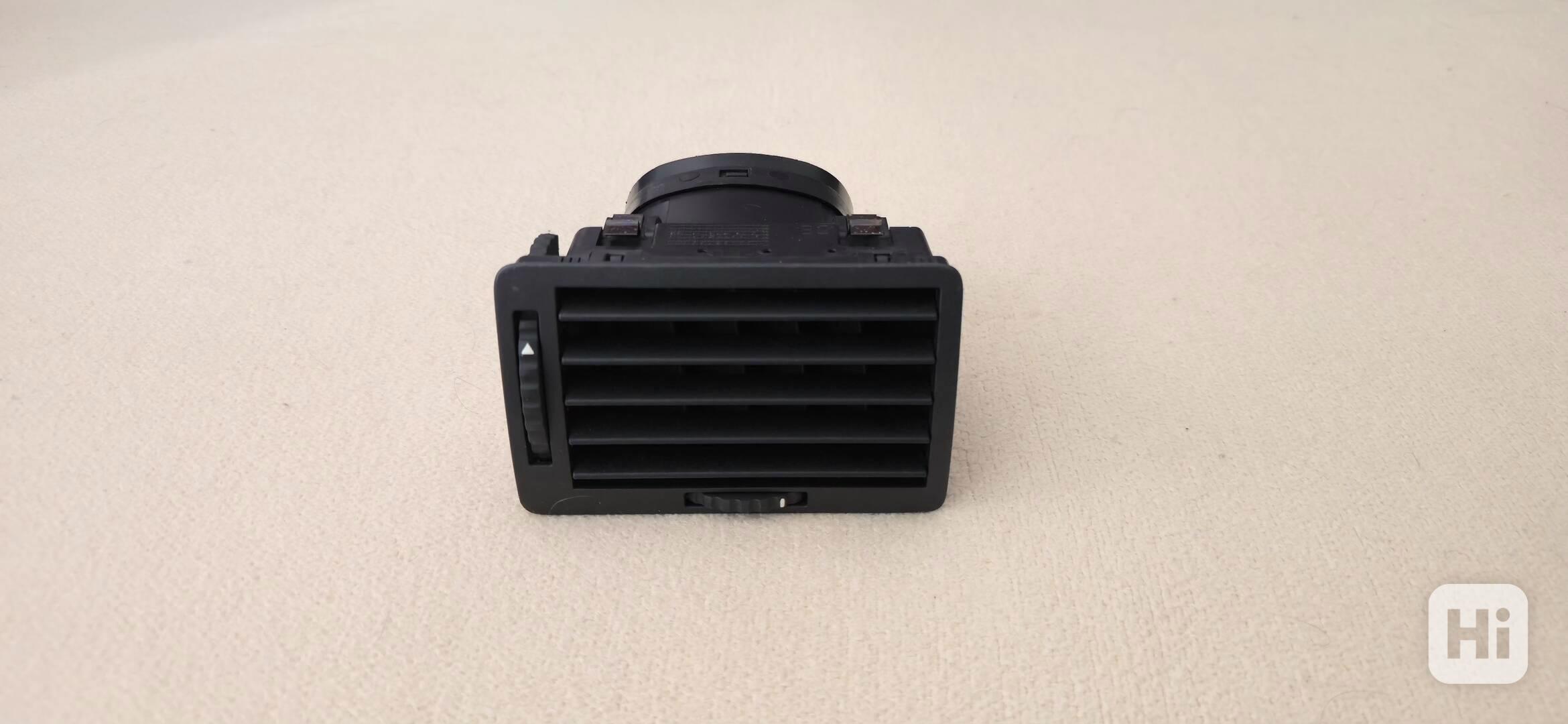 KRÁSNÝ pravý výdech topení Octavia 1 I 1U1819702 - foto 1