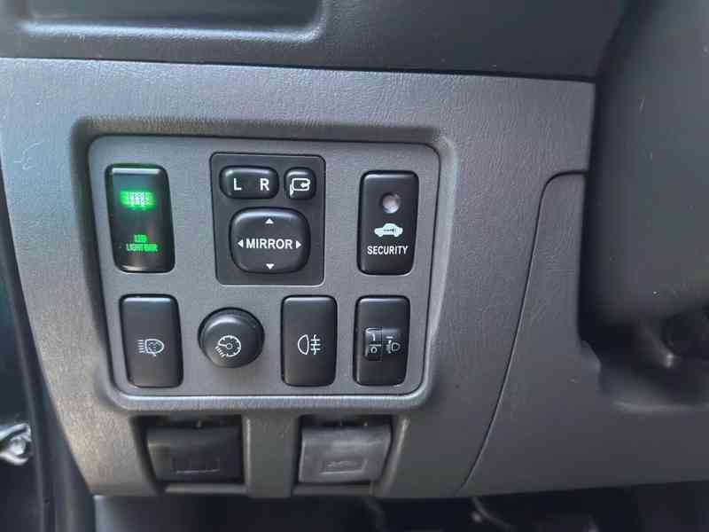 Toyota Hilux Life 2.5 D-4D 106kw - foto 7