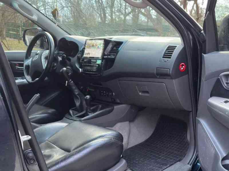 Toyota Hilux Life 2.5 D-4D 106kw - foto 8