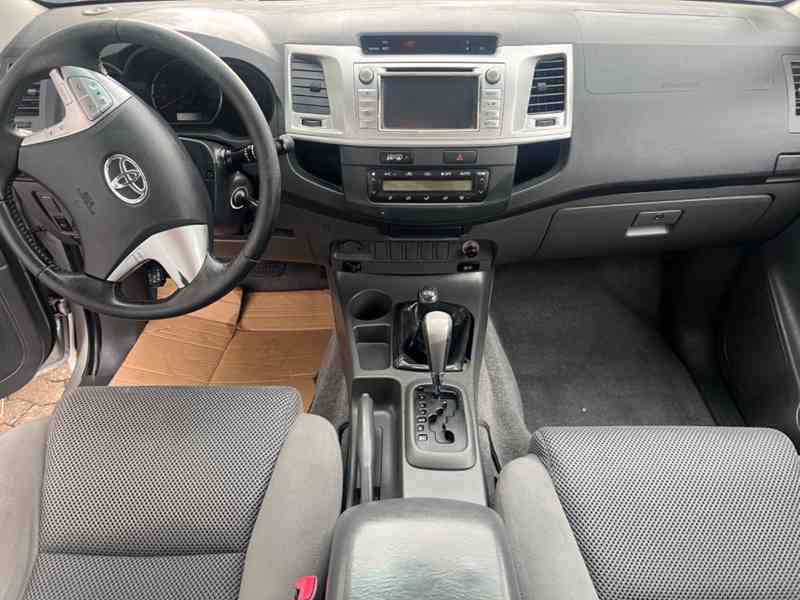 Toyota Hilux 3.0D4D Aut. 126kw - foto 12