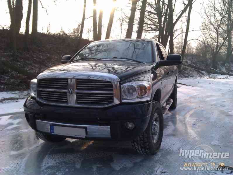 Dodge RAM 1500 Megacab Laramie 5.7 Hemi 4 x 4 - foto 1