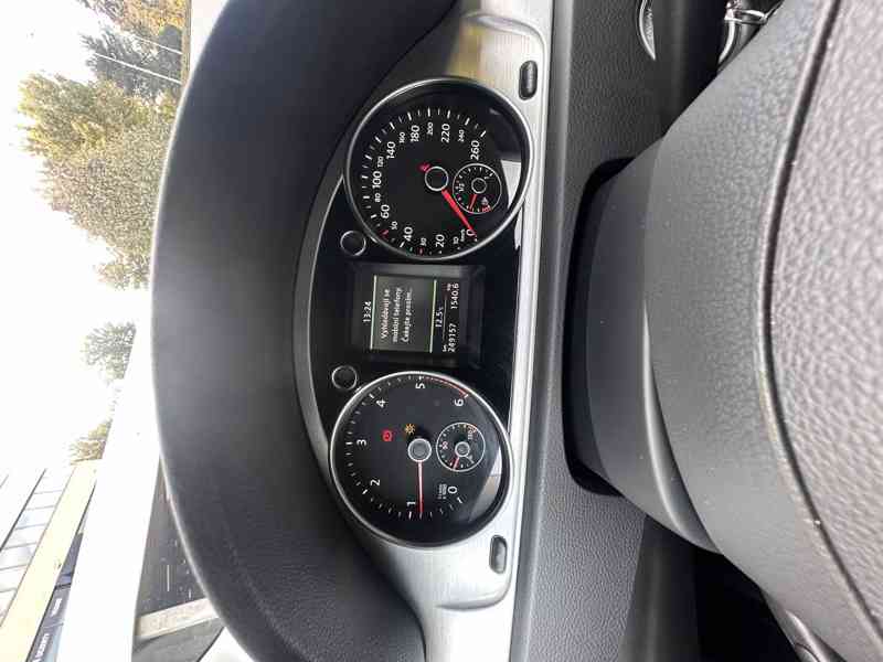 Volkswagen Passat - foto 19