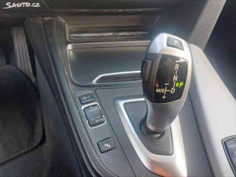 BMW Řada 3 320i, Touring, tažné - foto 4