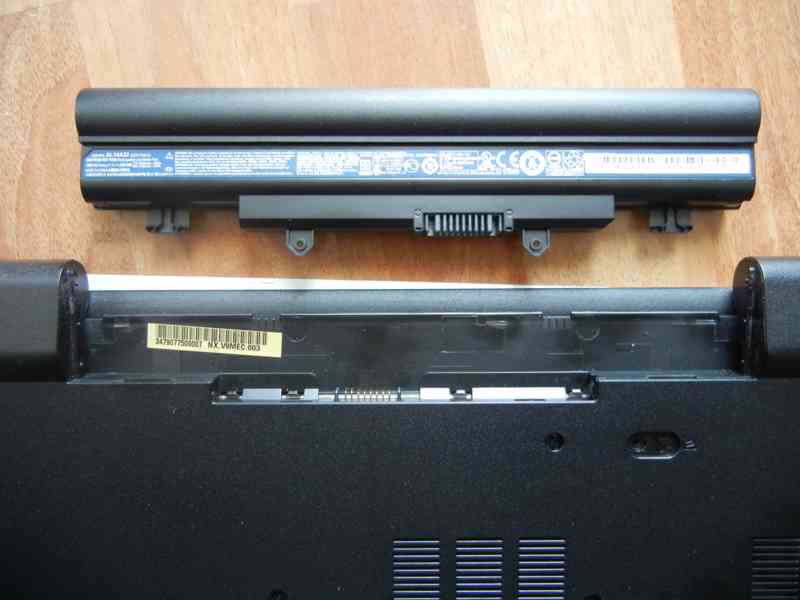 Acer TravelMate P- 256, Velmi dobrý stav  - foto 13