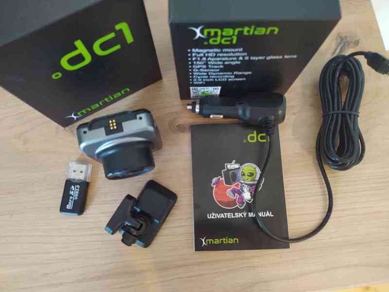 Kamera do auta Xmartian Dc1. GPS, WiFi, Full HD