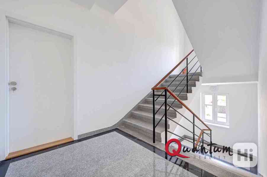 Exkluzivní prodej nové bytové jednotky 2+kk o celkové podlahové ploše 58,4 m2 + balkón 8,8 m2 v práv - foto 13