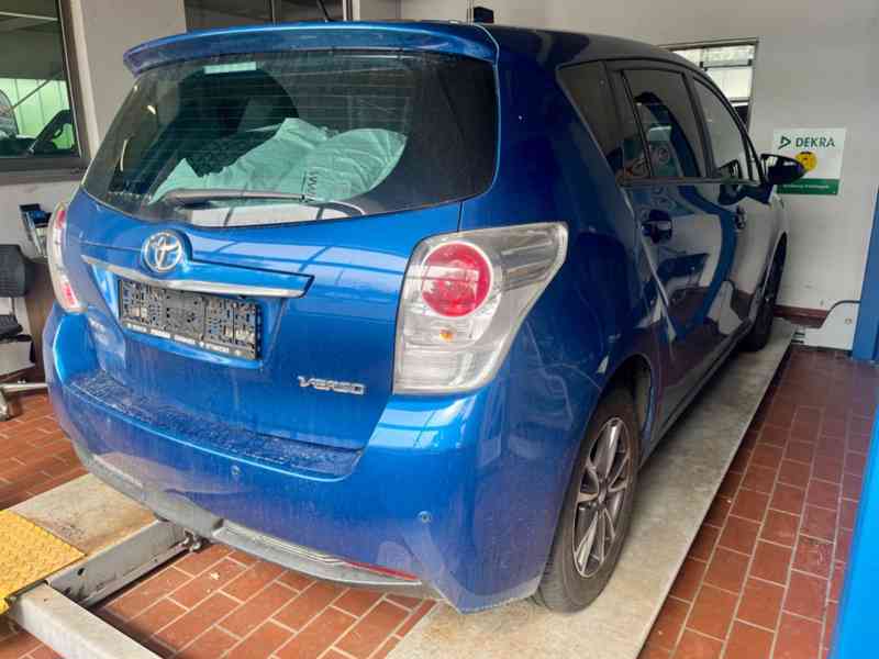 Toyota Verso 1.8i SkyView Edition benzín 108kw - foto 5
