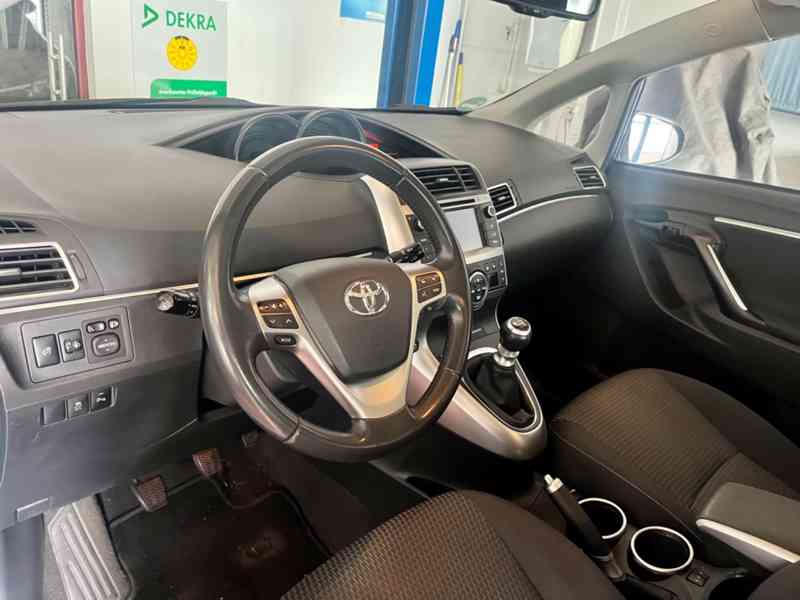 Toyota Verso 1.8i SkyView Edition benzín 108kw - foto 4