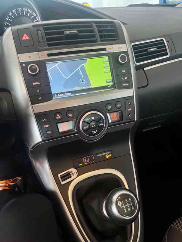 Toyota Verso 1.8i SkyView Edition benzín 108kw - foto 7
