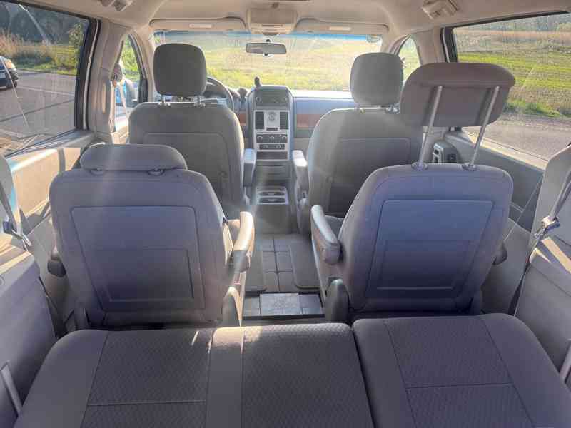 Chrysler Town Country 3,3 V6 RT 2009 - foto 5