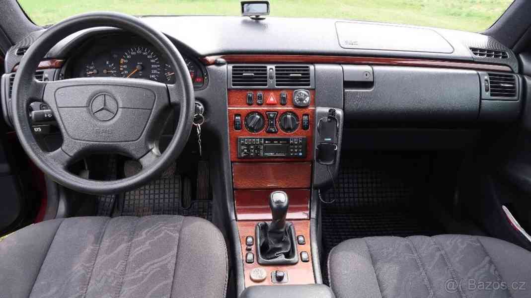 Mercedes-Benz Třídy E W210 E230 combi - foto 4