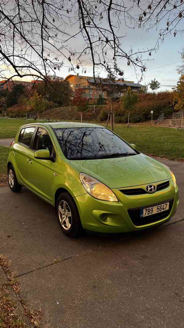 Hyundai i20 1,2 57 kW 2011, STK 03/27 - foto 1