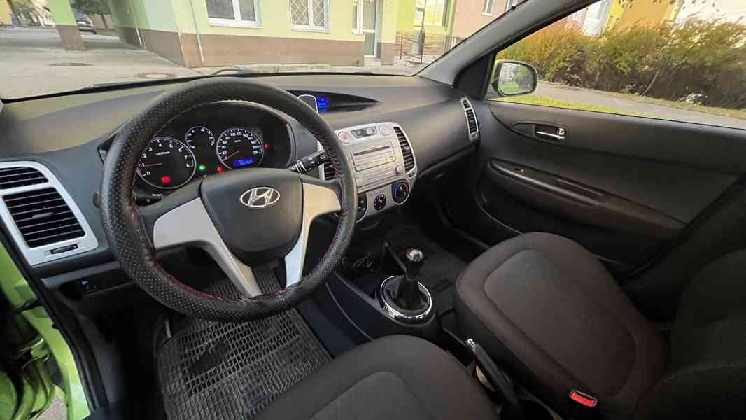 Hyundai i20 1,2 57 kW 2011, STK 03/27 - foto 8