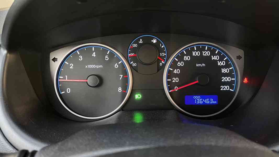 Hyundai i20 1,2 57 kW 2011, STK 03/27 - foto 10