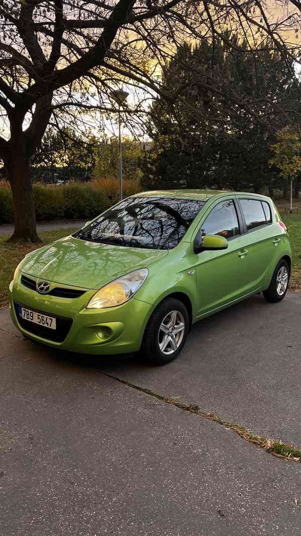 Hyundai i20 1,2 57 kW 2011, STK 03/27 - foto 2