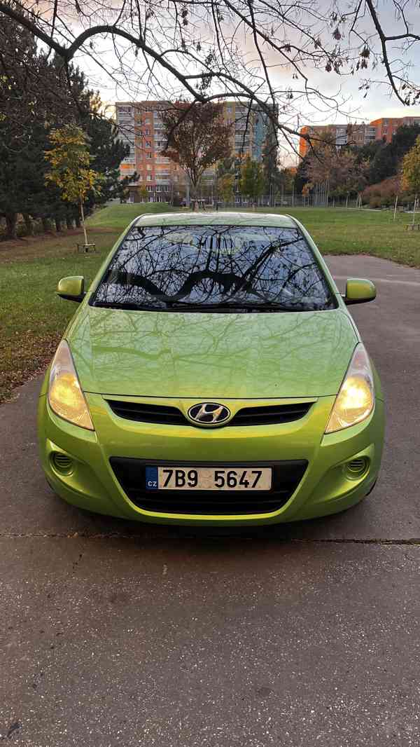 Hyundai i20 1,2 57 kW 2011, STK 03/27 - foto 3