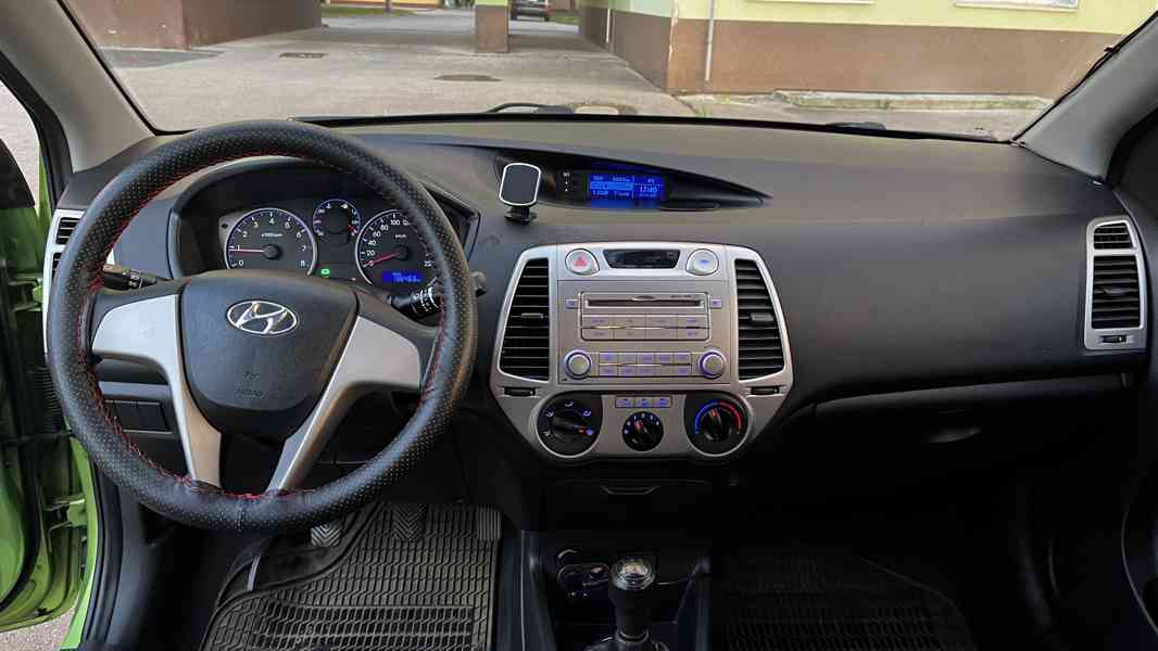 Hyundai i20 1,2 57 kW 2011, STK 03/27 - foto 7
